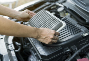 Những dấu hiệu cảnh báo tình trạng lọc gió ô tô đang xuống cấp 