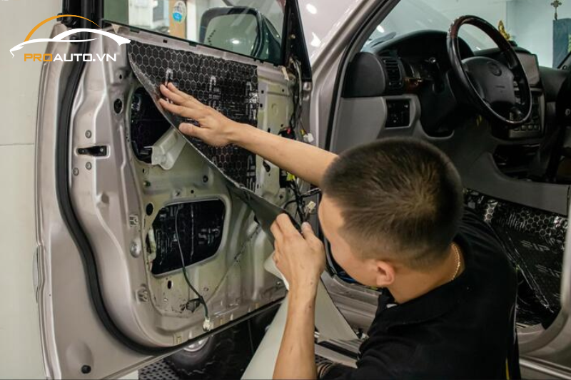 Thi công dán cách âm cửa xe ô tô