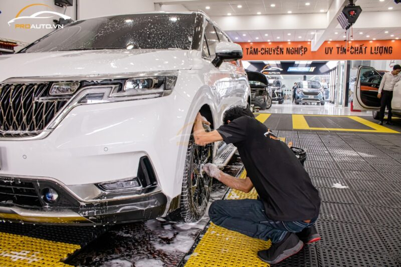 Thực hiện các mốc bảo dưỡng xe ô tô chuyên nghiệp