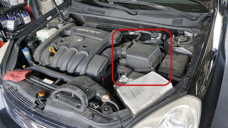 Vệ sinh lọc gió động cơ giúp nhiệt độ trong xe hoạt động ổn định