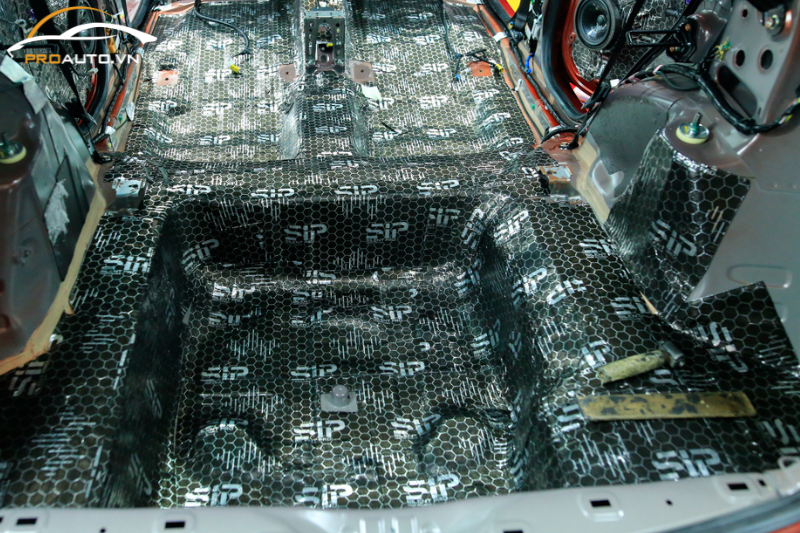 Cách âm sàn xe hơi 