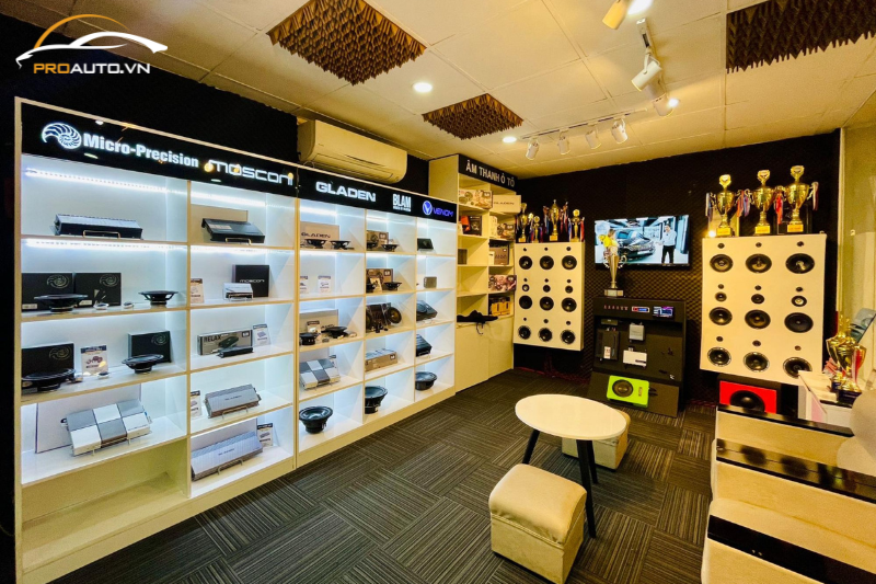 Khu vực trưng bày các đồ chơi, phụ kiện tại PROAUTO.VN