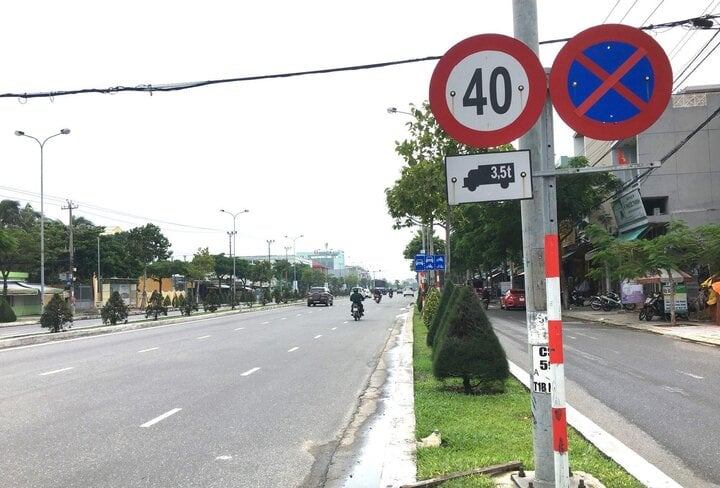 Biển cấm dừng cấm đỗ là biển báo gì?