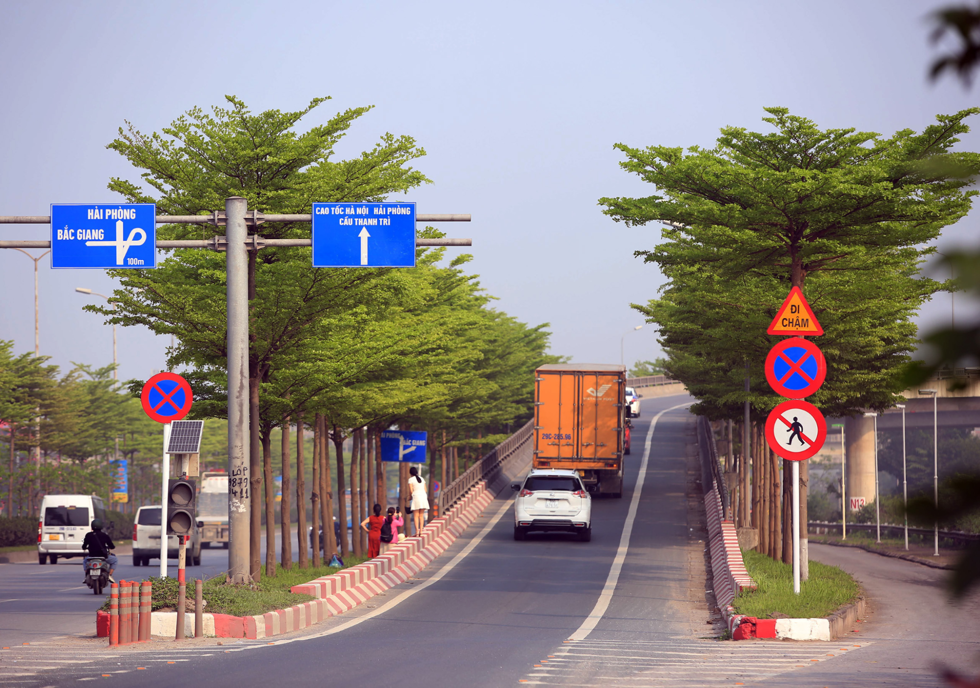 Đặc điểm của biển báo nguy hiểm là gì?