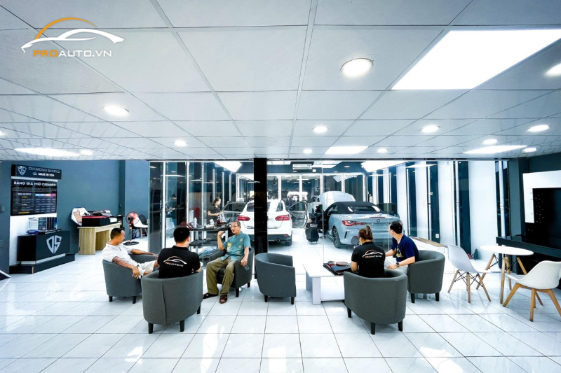 Phòng dán phim cách nhiệt xe ô tô tại quận 12 TP.HCM 