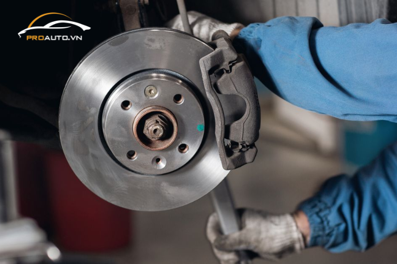 Vệ sinh bố thắng ô tô định kỳ giúp bạn tiết kiệm chi phí hơn