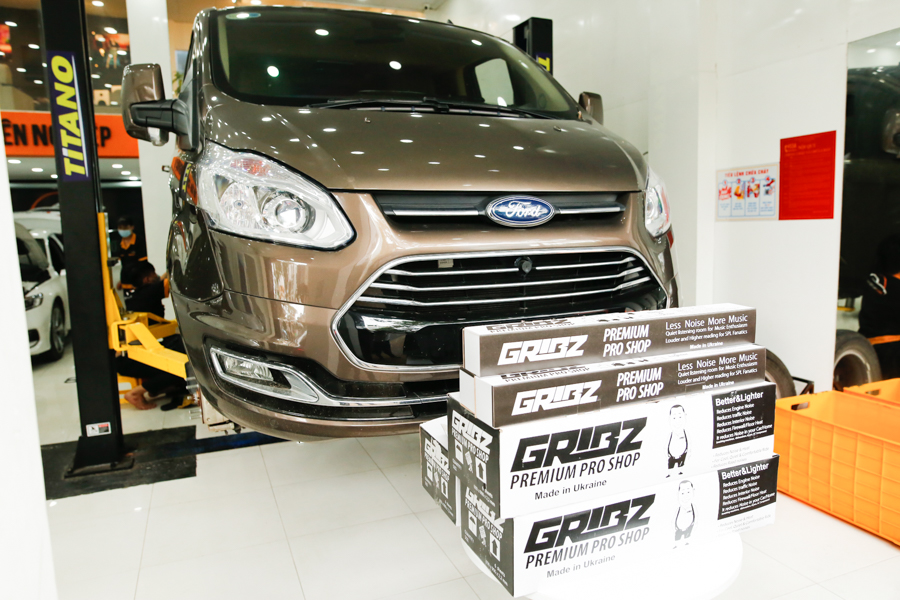 Cách âm chống ồn xe Ford Tourneo mang lại nhiều tiện ích cho người lái