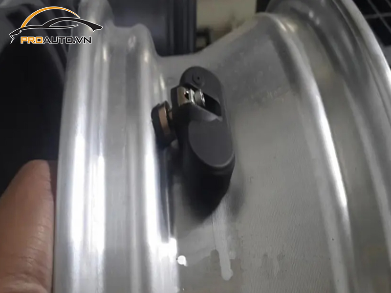 Lắp Cảm Biến Áp Suất Lốp Cho Xe Peugeot 408