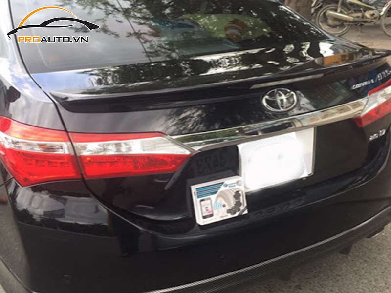 Lắp cảm biến áp suất lốp cho xe Toyota Altis