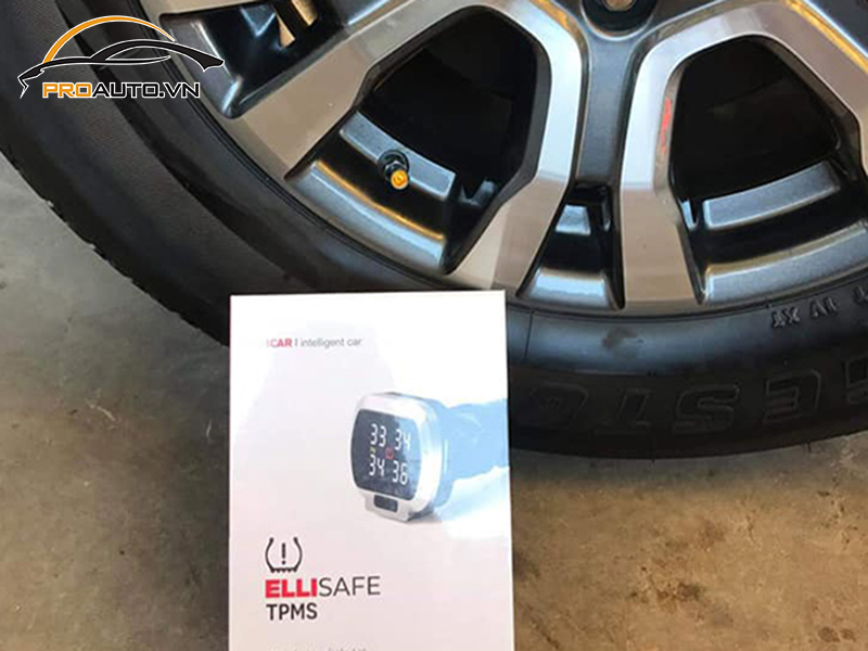 Lắp cảm biến áp suất lốp cho xe Toyota Cross