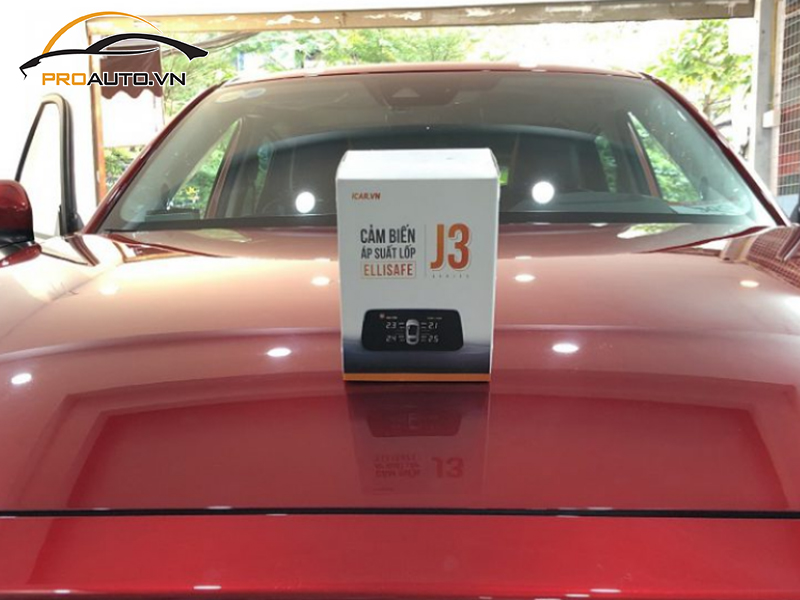 Lắp cảm biến áp suất lốp cho xe Toyota Innova