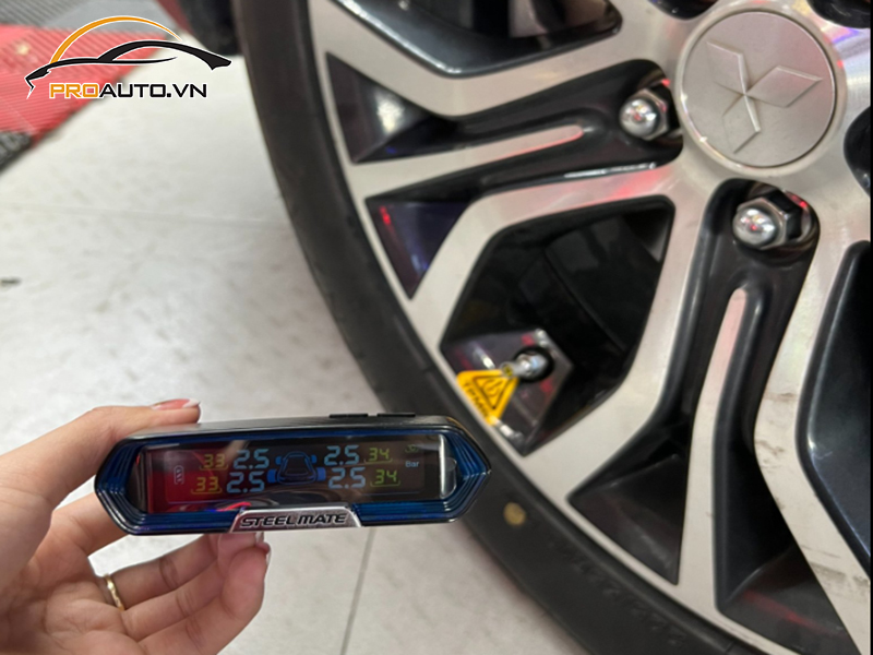 Lắp Cảm Biến Áp Suất Lốp Cho Xe Mitsubishi Pajero Sport