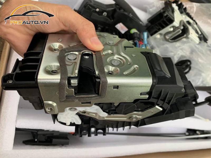 1 cua hit o to xe Ford Everest 1