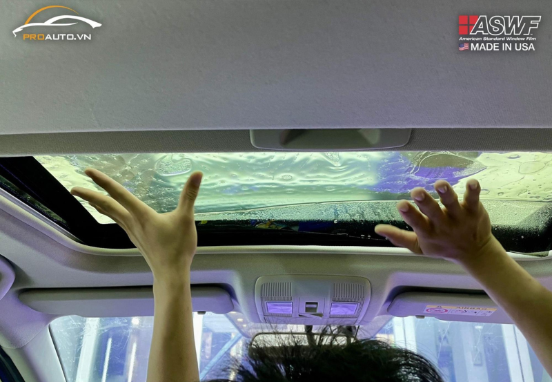 Dán phim cách nhiệt cho cửa sổ trời