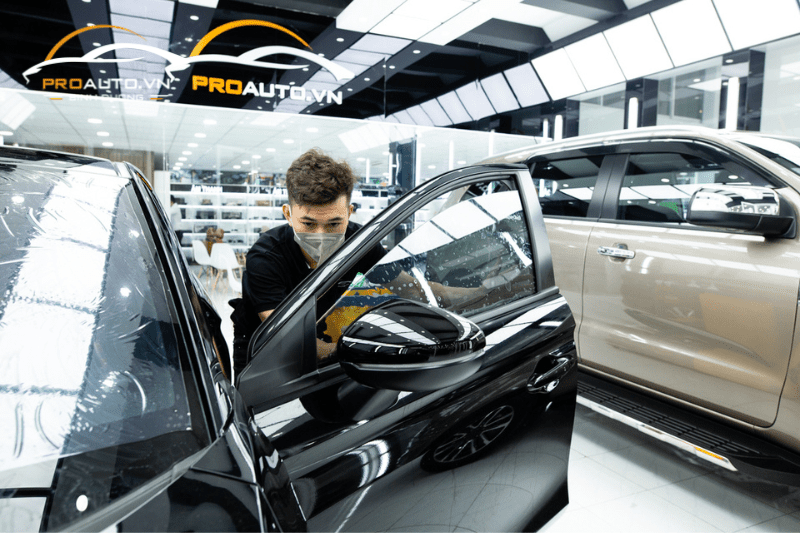 Dán phim cách nhiệt cho kính sườn trước