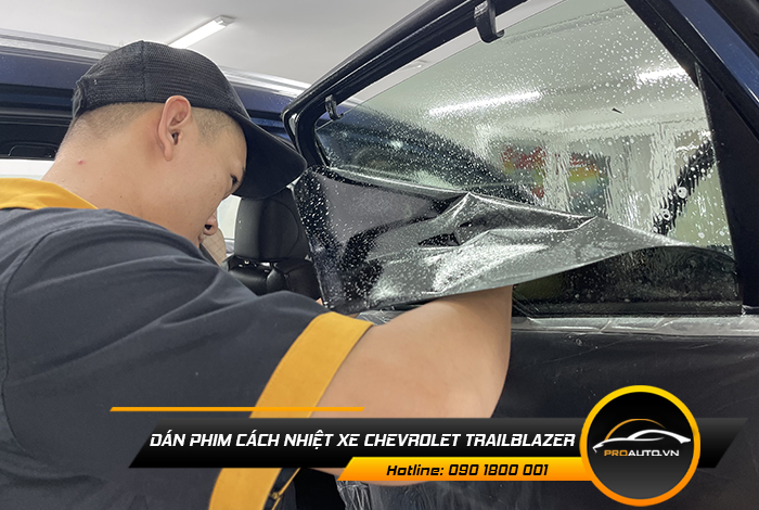 1 dan phim cach nhiet xe chevrolet trailblazer 1