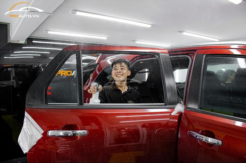 Kinh nghiệm dán phim cách nhiệt ô tô hiệu quả