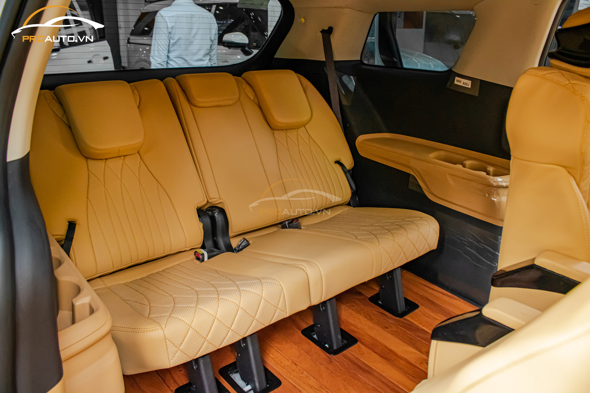 Lót sàn gỗ xe hơi Ford Transit