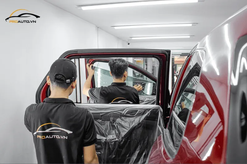 Quy trình dán phim cách nhiệt xe hơi đạt chuẩn
