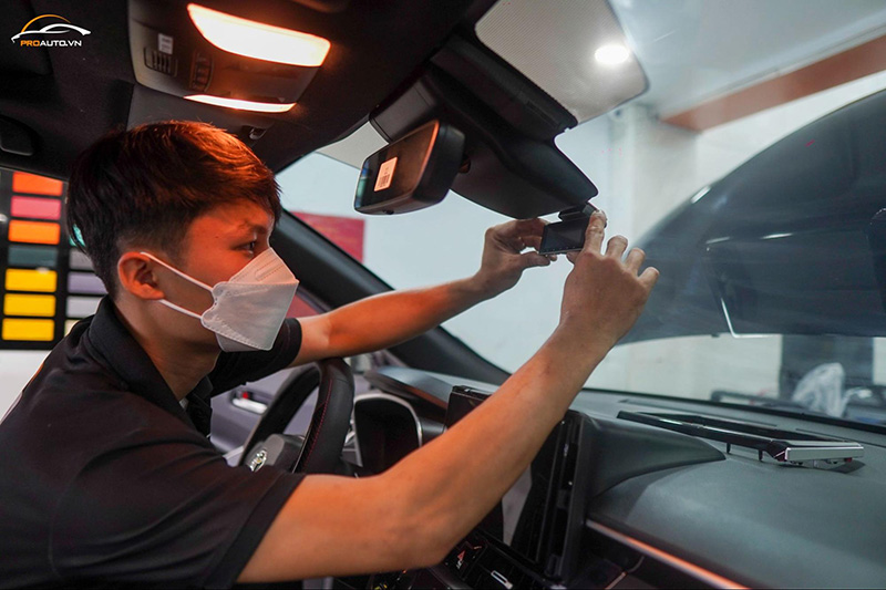 Thi công lắp camera hành trình ô tô tại PROAUTO.VN