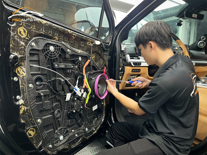 Thi công nâng cấp âm thanh xe hơi tại PROAUTO.VN