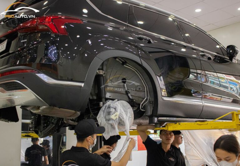 Thi công sơn phủ gầm ô tô