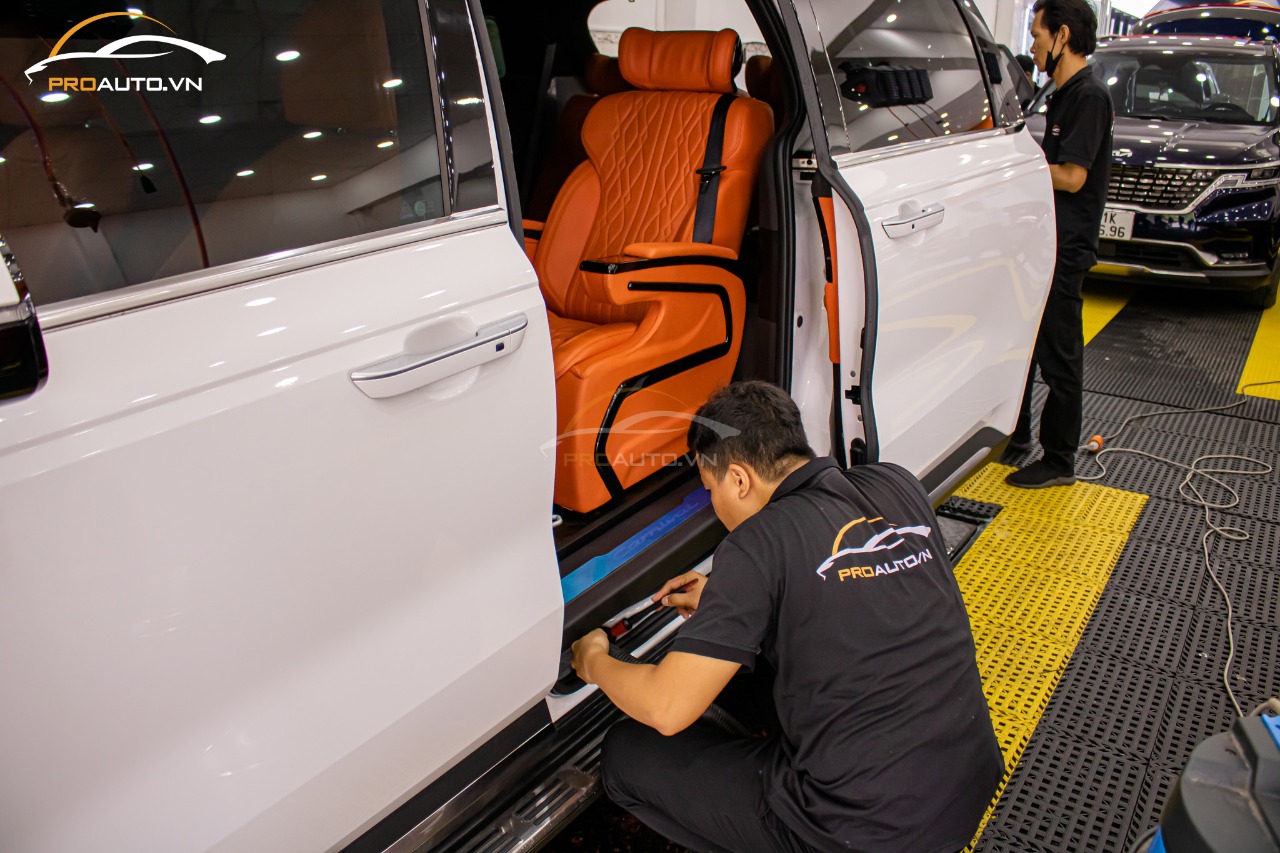 Trung tâm vệ sinh nội thất ô tô TPHCM chuyên nghiệp