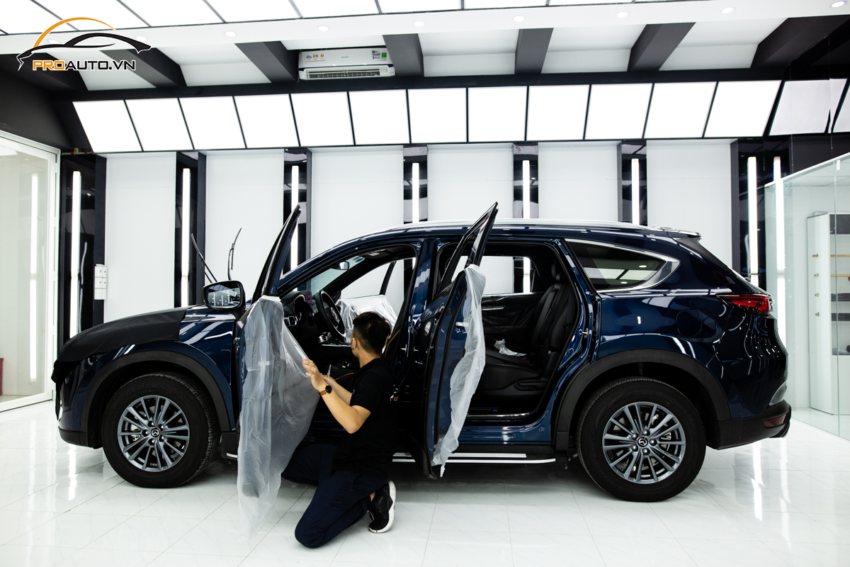 Thi công dán phim cách nhiệt ô tô tại PROAUTO.VN