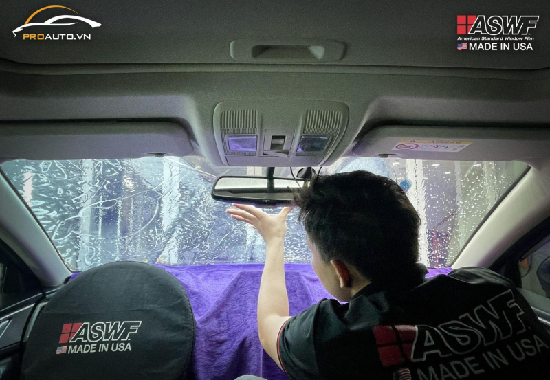 Dán phim cách nhiệt cho kính lái
