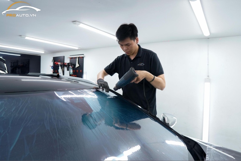 Thi công dán phim cách nhiệt tại PROAUTO.VN