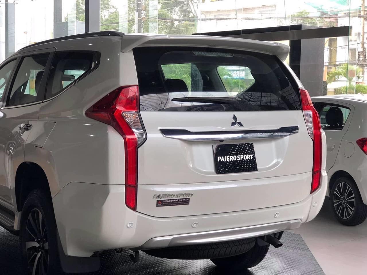 Phủ Ceramic Xe Pajero Sport - Ảnh 3