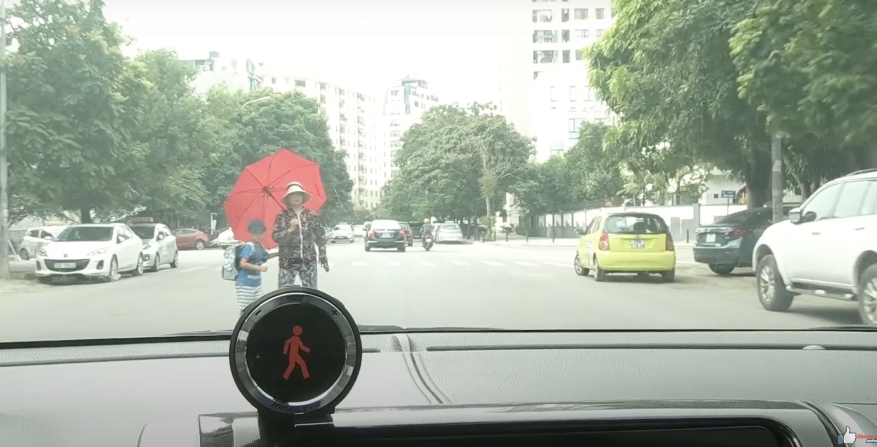 Cảnh báo va chạm với người đi bộ, đi xe