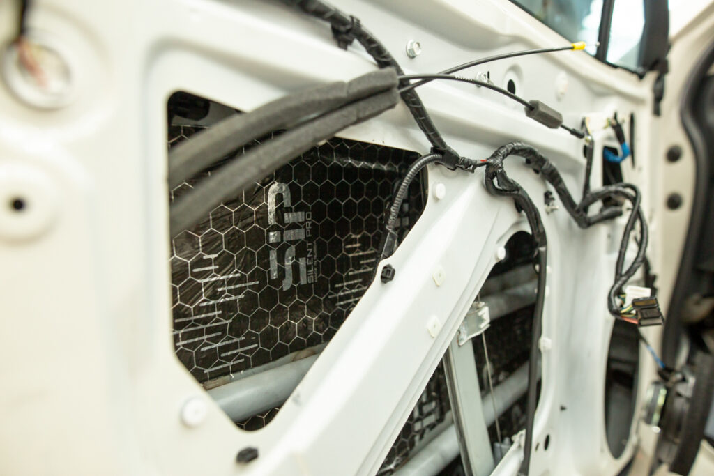 Dán cách âm 4 cánh cửa xe ô tô Forester