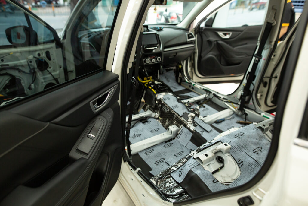 Dán cách âm sàn xe