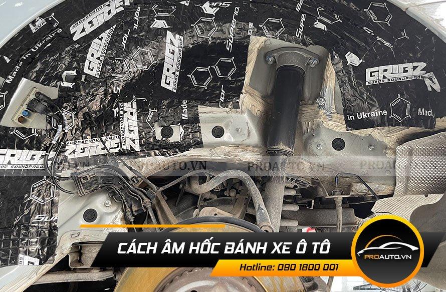 Dán cách âm hốc bánh xe Toyota Innova