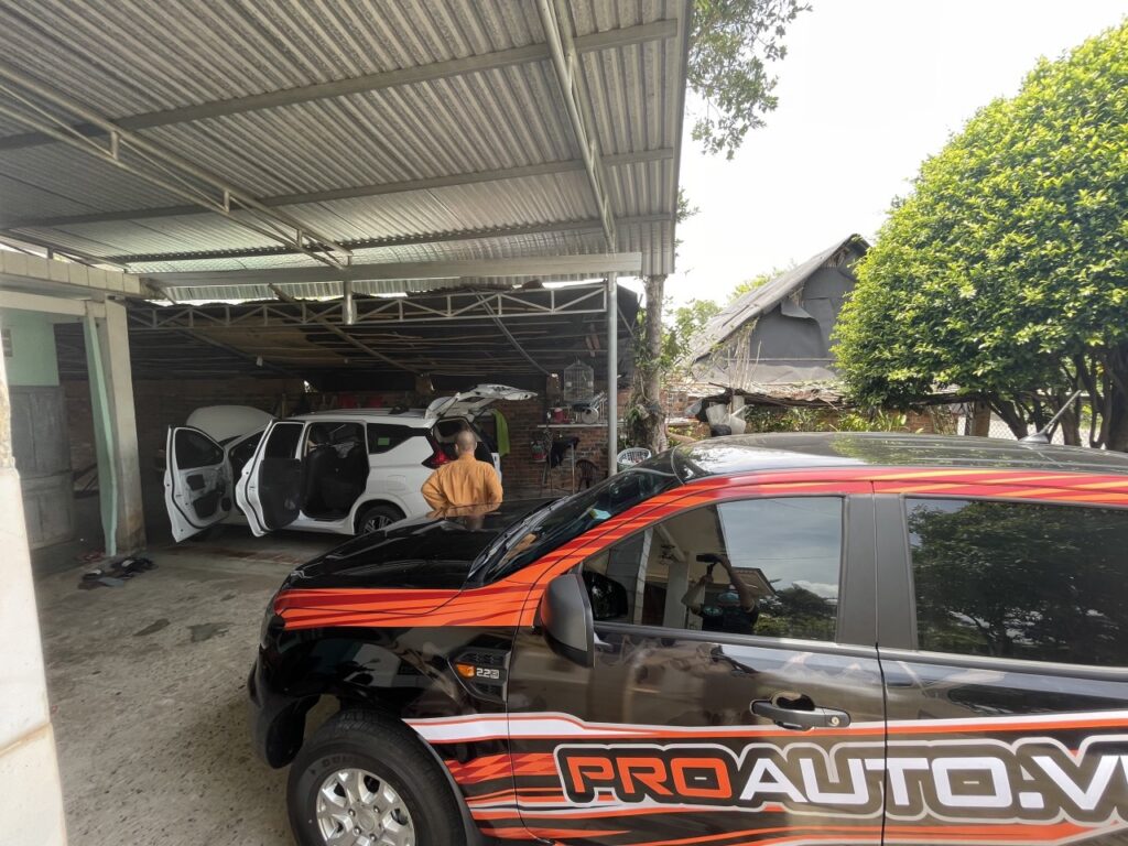 Hình ảnh lắp đặt màn hình Android cho xe Xpander