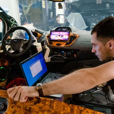 Do am thanh xe hoi Ford Tourneo 1