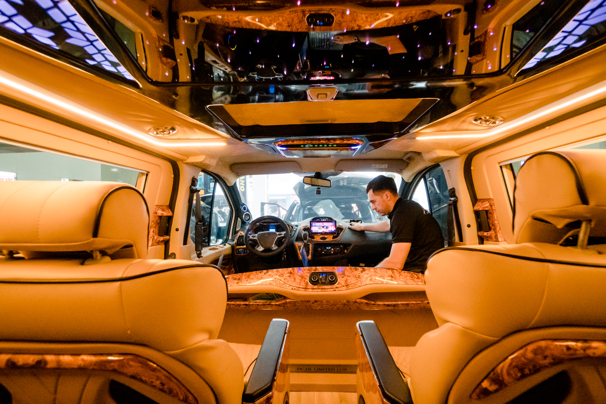 Độ âm thanh xe hơi Ford Tourneo cùng chuyên gia Ukraine