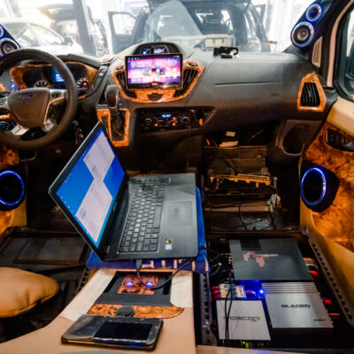 Do am thanh xe hoi Ford Tourneo 2 1