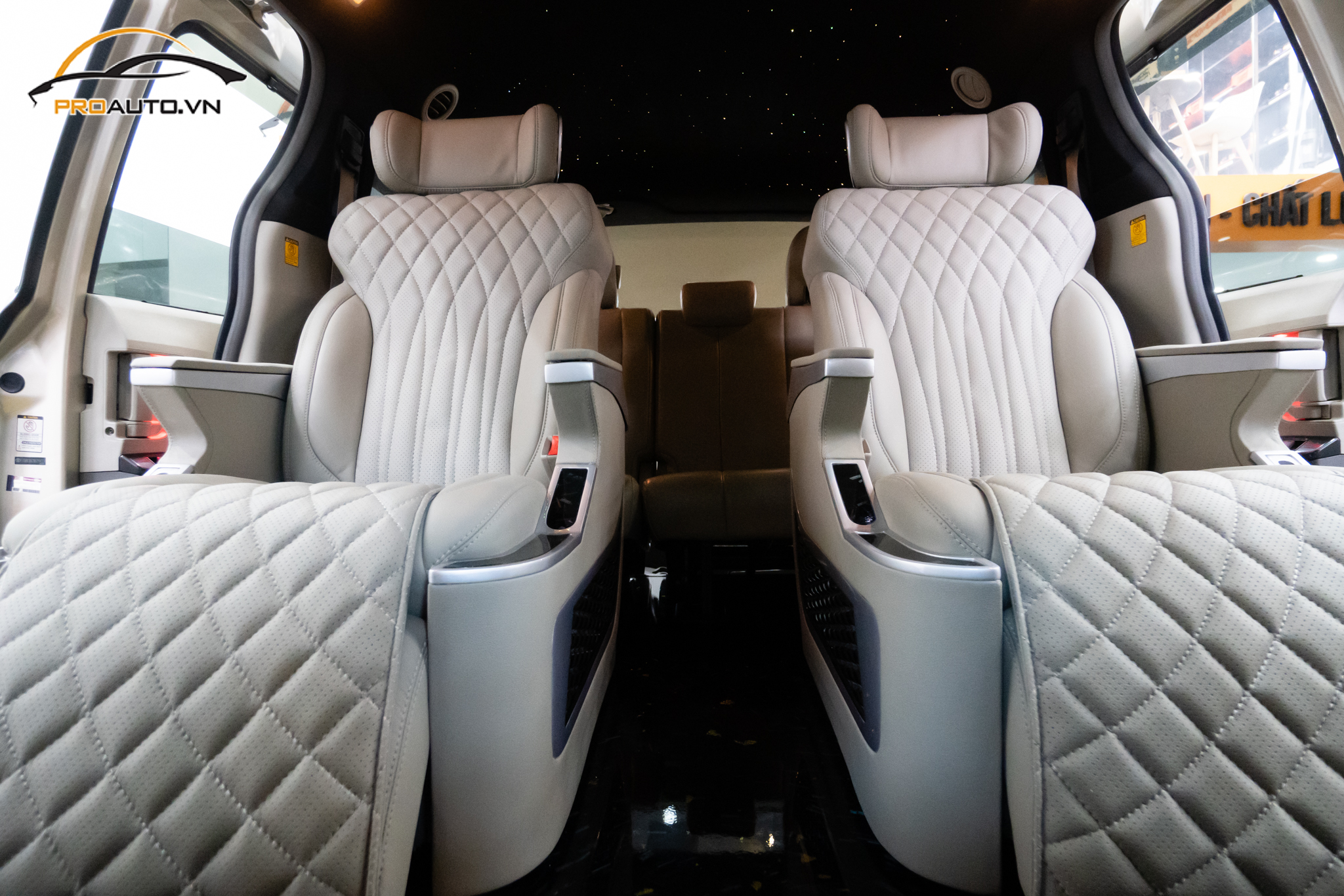 Độ ghế Limousine trên nền ghế zin