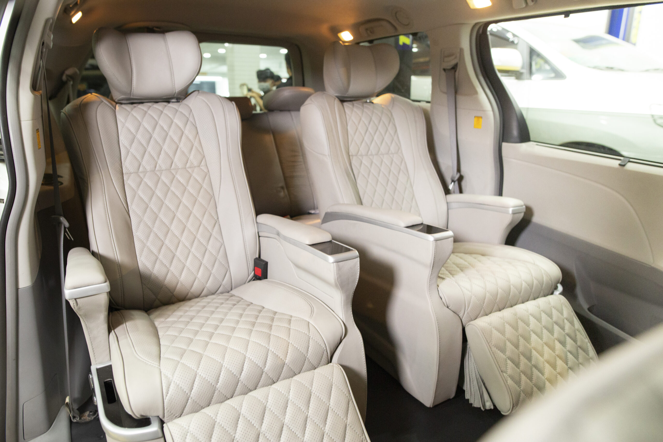 Độ ghế limousine xe ô tô tại Proauto.vn