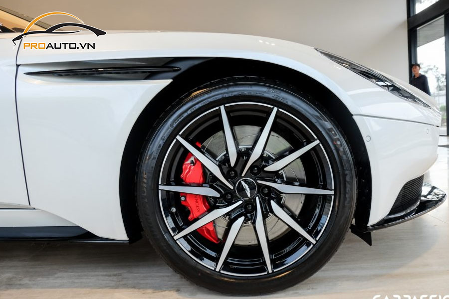 Các kiểu độ mâm xe Aston Martin BD11
