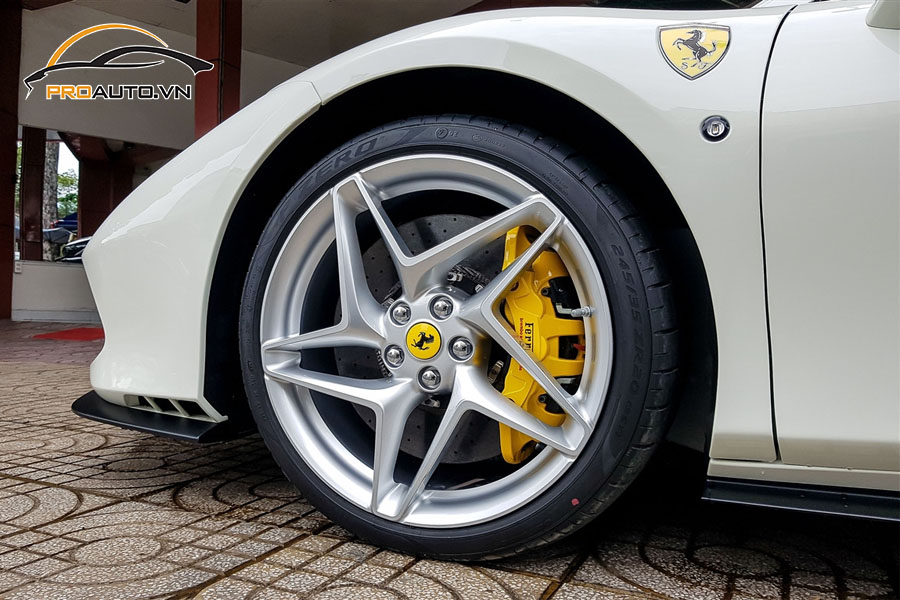 Do mam FERRARI F8 Tributo Hinh 10