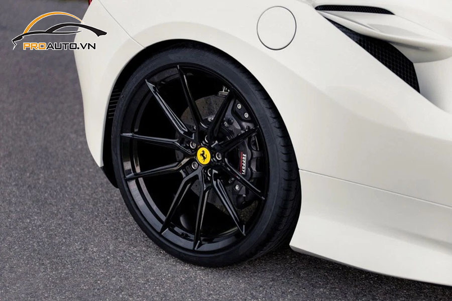 Do mam FERRARI F8 Tributo Hinh 8