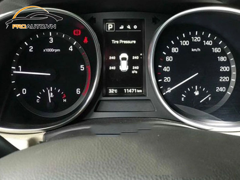 Lắp cảm biến áp suất lốp cho xe Hyundai Santafe