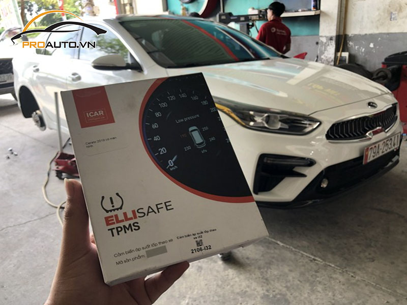 Lắp cảm biến áp suất lốp cho xe Hyundai Santafe