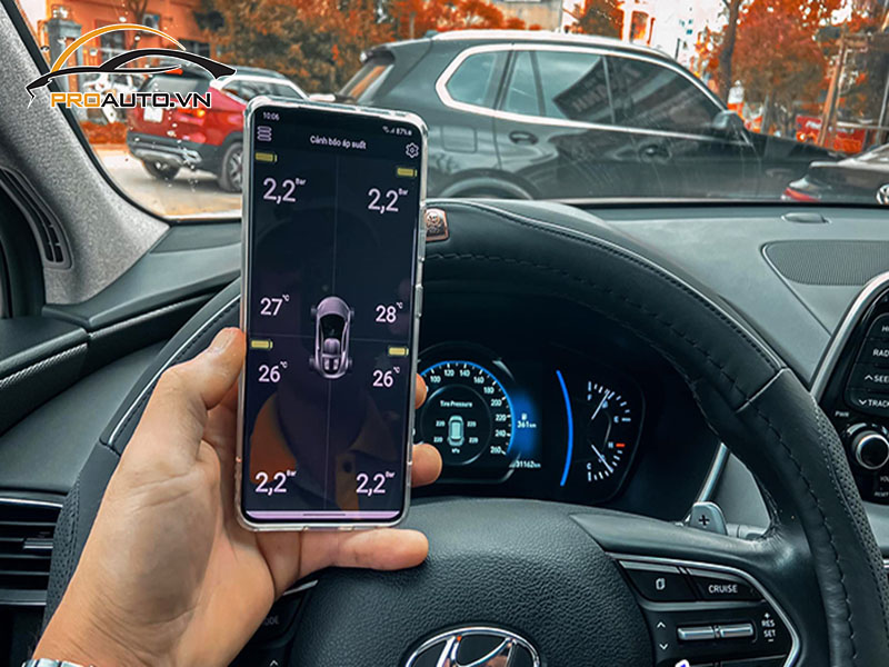 Lắp cảm biến áp suất lốp cho xe Hyundai Santafe