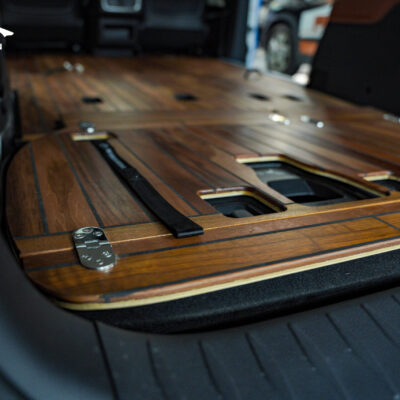 Thi công độ sàn gỗ cho xe Kia Carnival