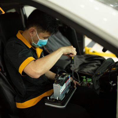 Thi cong man hinh android o to 3 3