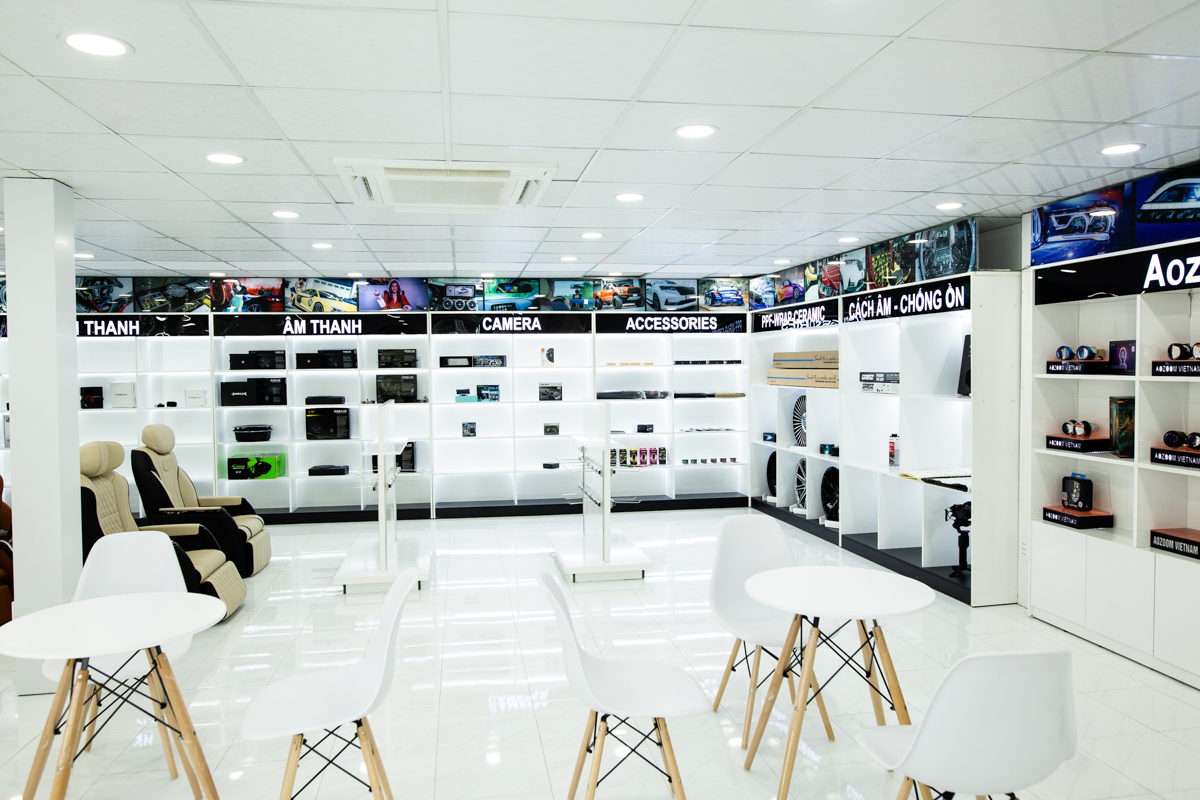 Khu vực trưng bày sản phẩm chính hãng uy tín